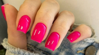 Маникюр и педикюр с покрытием гель-лаком в студии NikaNail