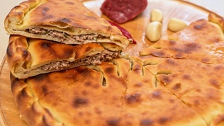 Осетинские пироги, пицца