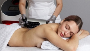 Роликовый массаж с термокомпрессией в студии Face Spa