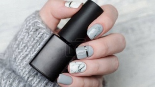 Маникюр и педикюр с покрытием гель-лаком в салоне красоты Looktown