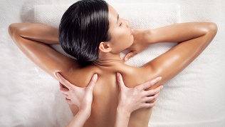 До 7 сеансов ручного массажа тела в центре «Радужный источник»