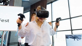Игра в шлеме HTC Vive
