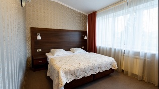 Отдых с завтраком по системе «шведский стол» или без в гостинице «Аврора»