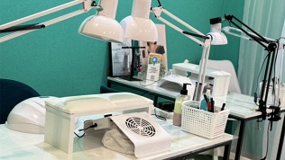 Маникюр и педикюр в студии красоты «Арсель»