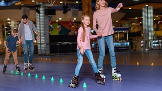 Групповые или индивидуальные занятия в роллершколе Skate Town