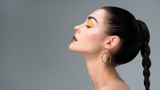 Чистка, пилинг и микротоковая терапия в студии «Атом»