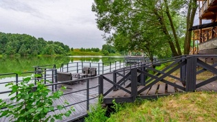 Отдых недалеко от Москвы в коттедже у озера в загородном клубе «Молоково»