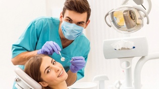 Сертификат на стоматологические процедуры в центре «Зубок»