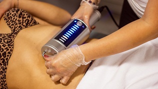 Сеансы роликового массажа с термокомпрессией в студии BestBody