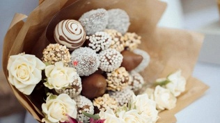 Клубника или бананы в шоколаде от Chocobuket Sochi