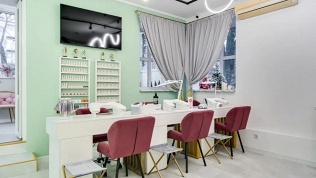 Маникюр и smart-педикюр с покрытием гель-лаком в салоне красоты «Ассоль»