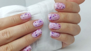 Комбинированный маникюр в ногтевой студии «Нюд»