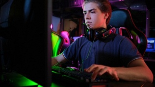 Игры в компьютерном клубе True Gamers