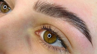 Наращивание ресниц и оформление бровей в сети студий Lash & BrowClub