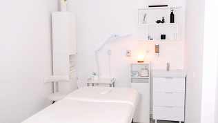 Чистка лица и спины, пилинг, массаж лица в клинике «Про красоту и здоровье»