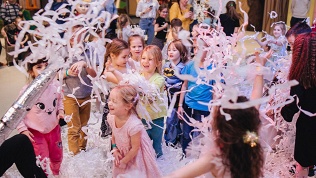 Билет на шоу «Новогодний фестиваль с Гринчем» в парке «Волшебная миля»