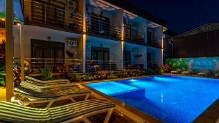 Отдых с посещением бассейна на первой береговой линии в отеле AlMar