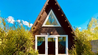 Отдых в треугольном доме с посещением бани от компании Mini Bo House