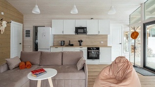 Отдых у озера с баней и барбекю от компании «Момент дома»