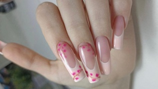 Маникюр и педикюр с покрытием гель-лаком в сети студий маникюра Nailartmary