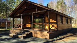 Отдых на берегу озера в сосновом бору в коттедже на базе Villa Randu