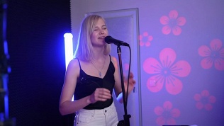 Индивидуальные занятия вокалом и игре на гитаре в школе музыки White Studio