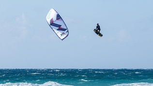 Урок кайтсерфинга в кайтшколе Windywaves39