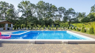 Проживание в Сукко в загородном коттеджном клубе «Кипарис»