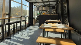 Всё меню и напитки в seafood-кафе «Хвосты & Головы»