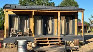 Отдых на берегу Гребного канала в глэмпинге «Близко»