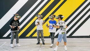 60 минут игры в шлеме Oculus Quest 2 на арене YES VR