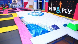 Целый день посещения батутных парков Flip Fly
