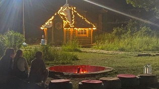 Аренда места отдыха и пикник на закате у костра в кемпинг-парке «Калина»