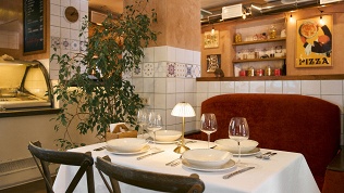 Всё меню кухни и напитки в итальянском ​кафе Centrale