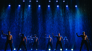 Билет на шоу под дождем «И где, ..., счастье?» от театра танца «Шторм»