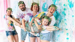 Гендер-пати или семейная арт-сессия в студии свободного рисования Morkov’