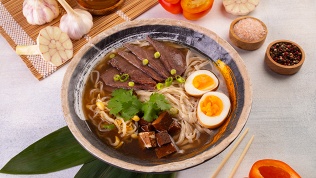 Меню кухни и напитки в азиатской лапшичной «Чанбучи»