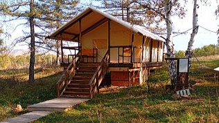 Отдых в рекреационном комплексе в глэмпинге «Наедине» на озере Банное