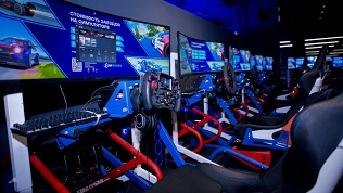 Заезды на автосимуляторе для одного или двоих в клубе SMP Esports