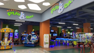 Игры на аппаратах и аттракционах в ТРК «Авеню Север» в парке Play Day