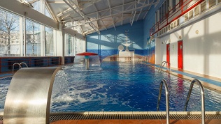 Отдых в номере с трехразовым питанием, сауной, бассейном в парк-отеле «ЯР»