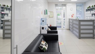 Чистка зубов для детей и взрослых в стоматологической клинике «Стомаксдент»