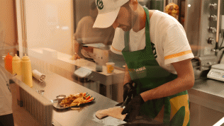 Меню и напитки в ресторане быстрого питания «МакШава»