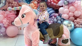 Катание на аттракционах в виде сказочных животных от сети PonyCars