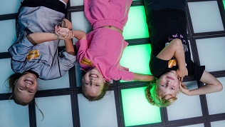 30 или 60 минут увлекательной игры на интерактивном полу «Пол — это лава»