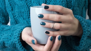 Маникюр и педикюр с покрытием гель-лаком в кабинете Elena