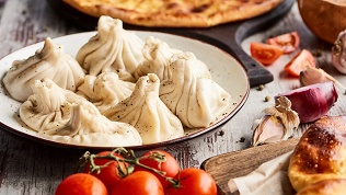 Всё меню грузинской кухни на курорте «Роза Хутор» в «Хинкали раскатали» 