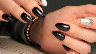 Маникюр и педикюр с покрытием гель-лаком в студии маникюра Marta Nail