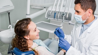 Ультразвуковая чистка зубов в клинике Dr.Axel