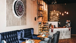 Всё меню и напитки в сети кофеен «Встречасто» за полцены